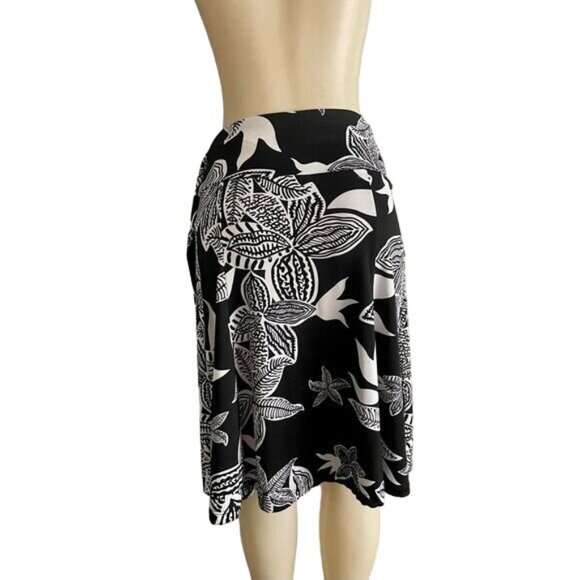 Black and White Skirt by Hypnotized float skirt size 8 with attached belt Midi. - Picture 5 of 6